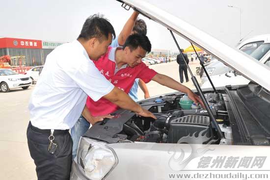 夏津縣萬華農機汽貿首屆車展開幕